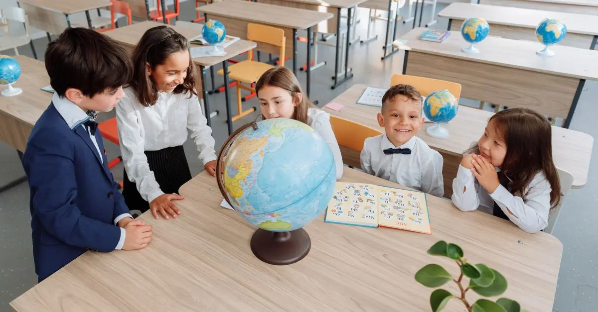 Les Écoles Bilingues: Avantages pour le Développement Enfantin
